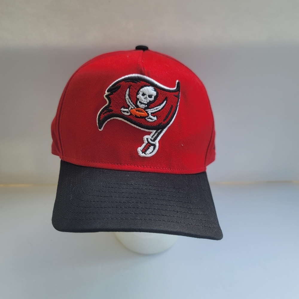 NFL Tampa Bay Buccaneers Red/Black Snapback Hat size M/L